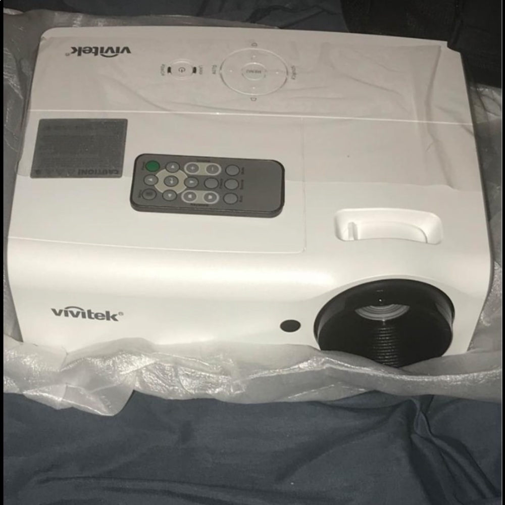 NEW PROJECTOR WITH SCREEN